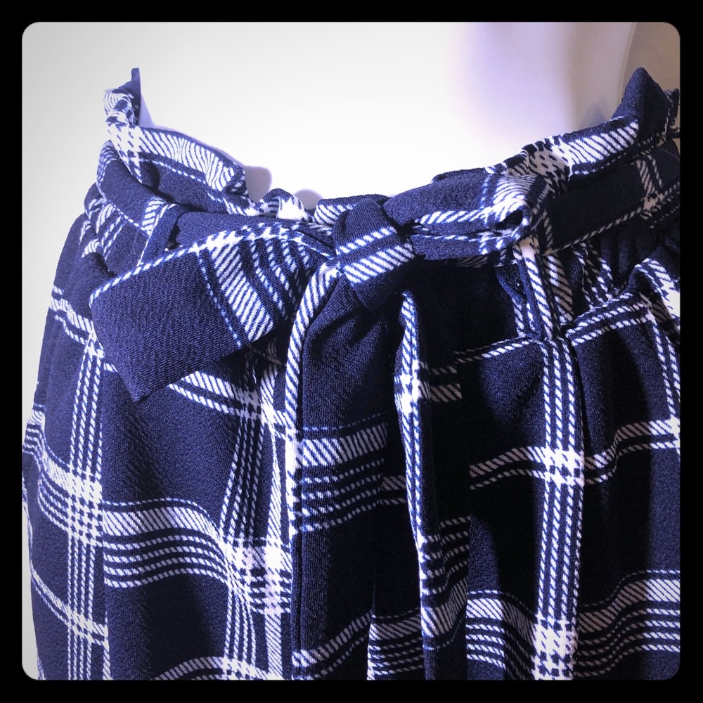 Hot kiss blue and white plaid pants with belt